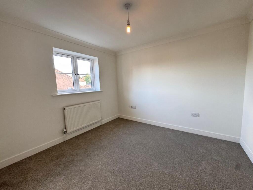 bedroom 1 .jpg