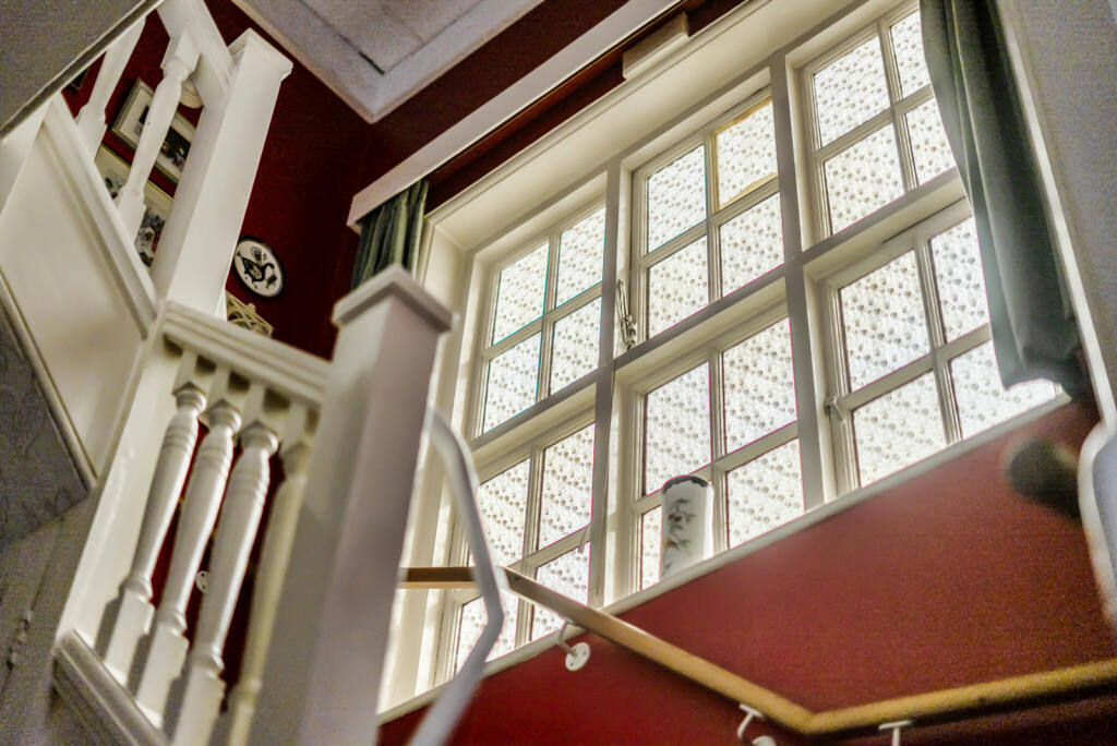 1368968-21-68efa1...