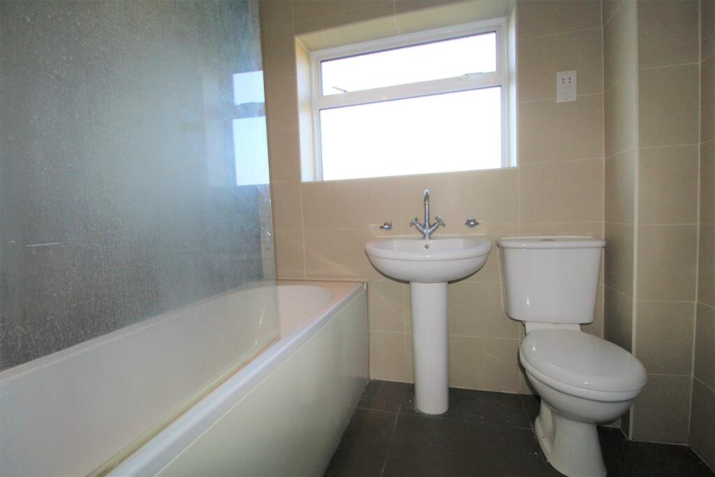 EN SUITE.JPG