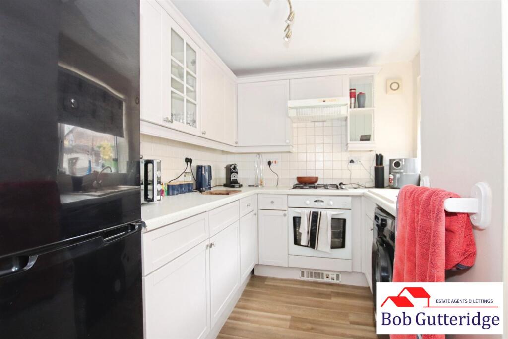 FITTED KITCHEN