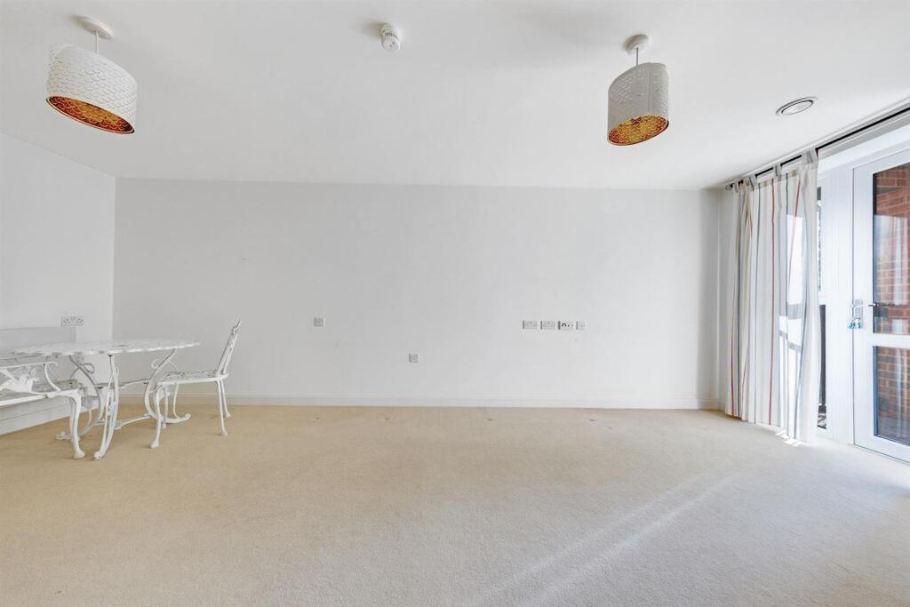 02-aa95PFMCS - 25 Birch Place-31-medium.jpg