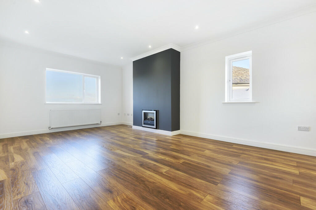 Spacious Lounge 