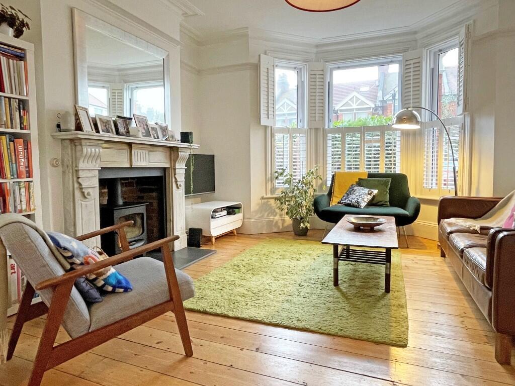 Lounge/Dining Room