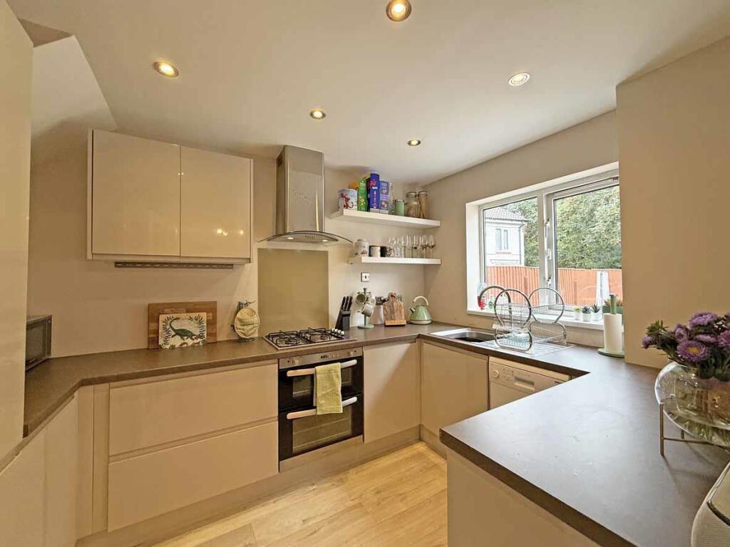 Cayley Way 39 - Kitchen.jpg