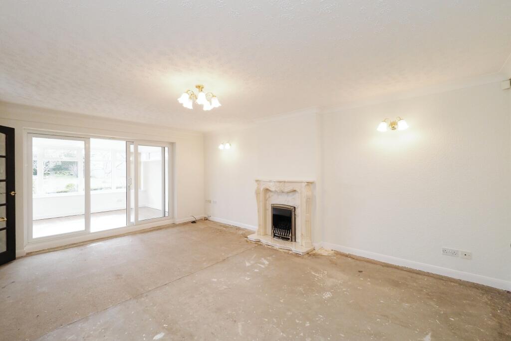 Generous Lounge