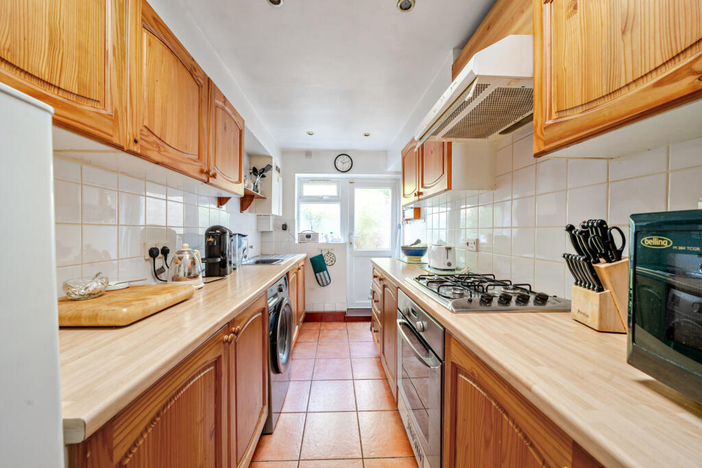 1372588-10-69033c...