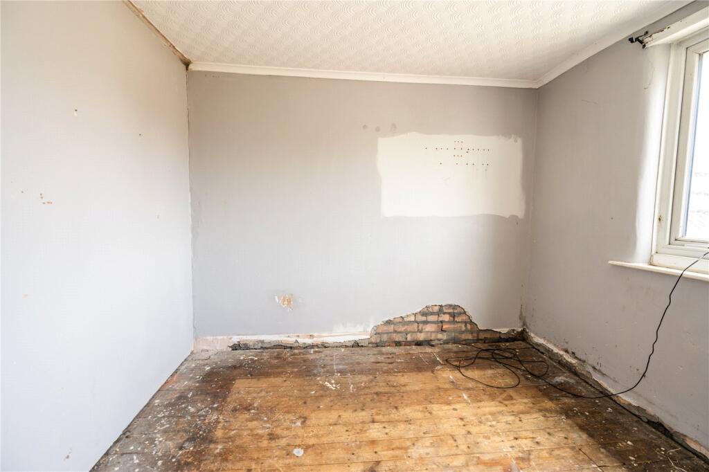 Bedroom 2 (2)