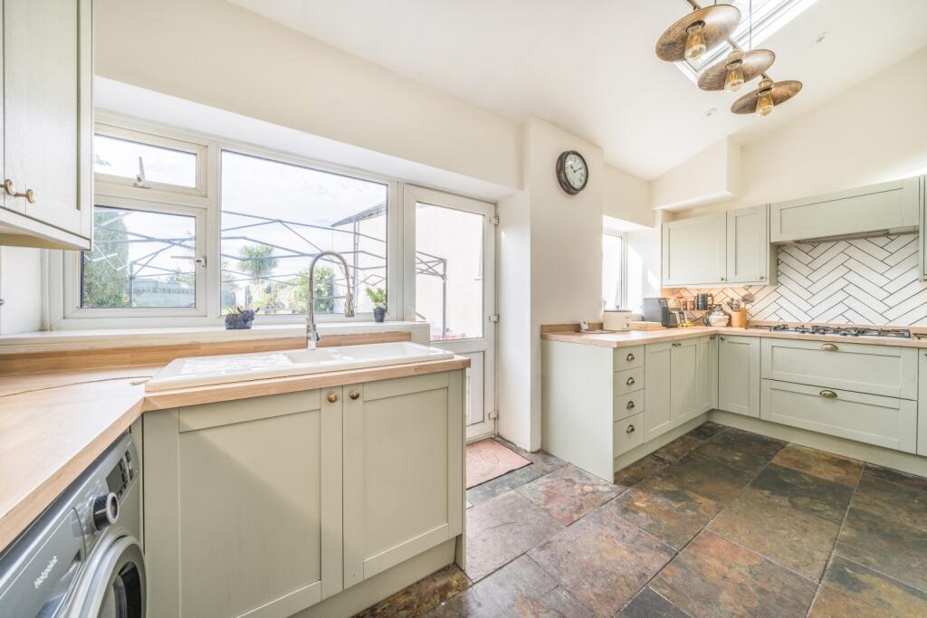 1356098-11-68dba5847a222