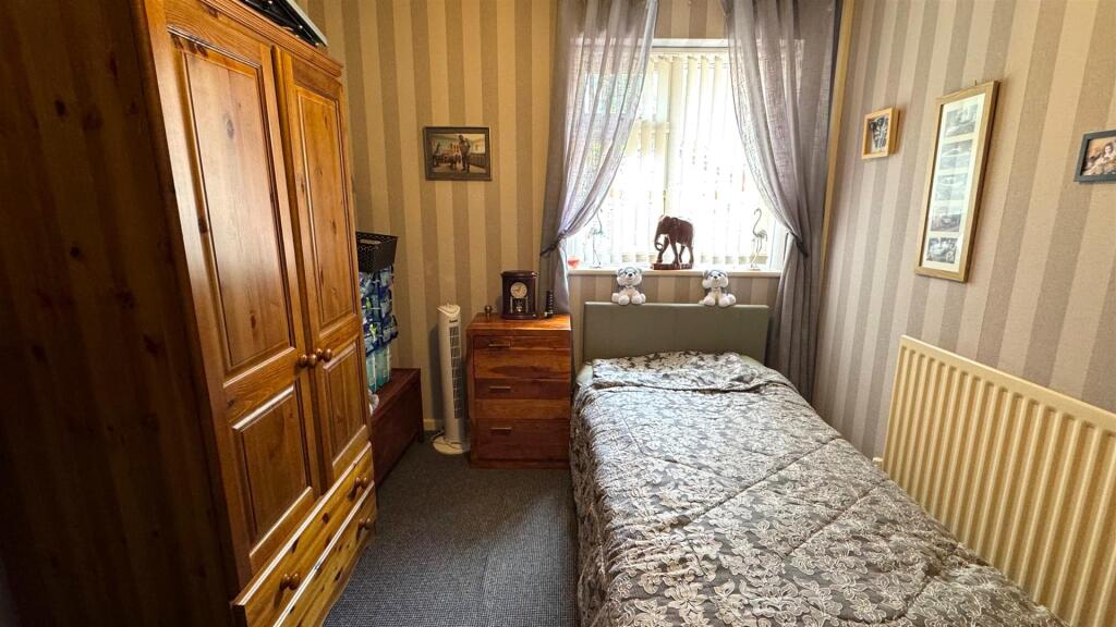 Bedroom 2 (2).jpg