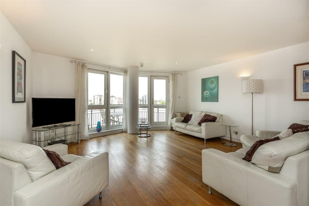 18 NAW livingroom.jpg