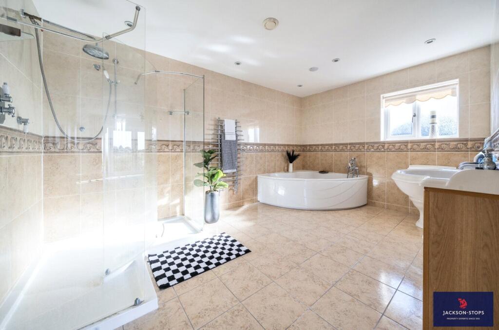 Bed 1 En-Suite