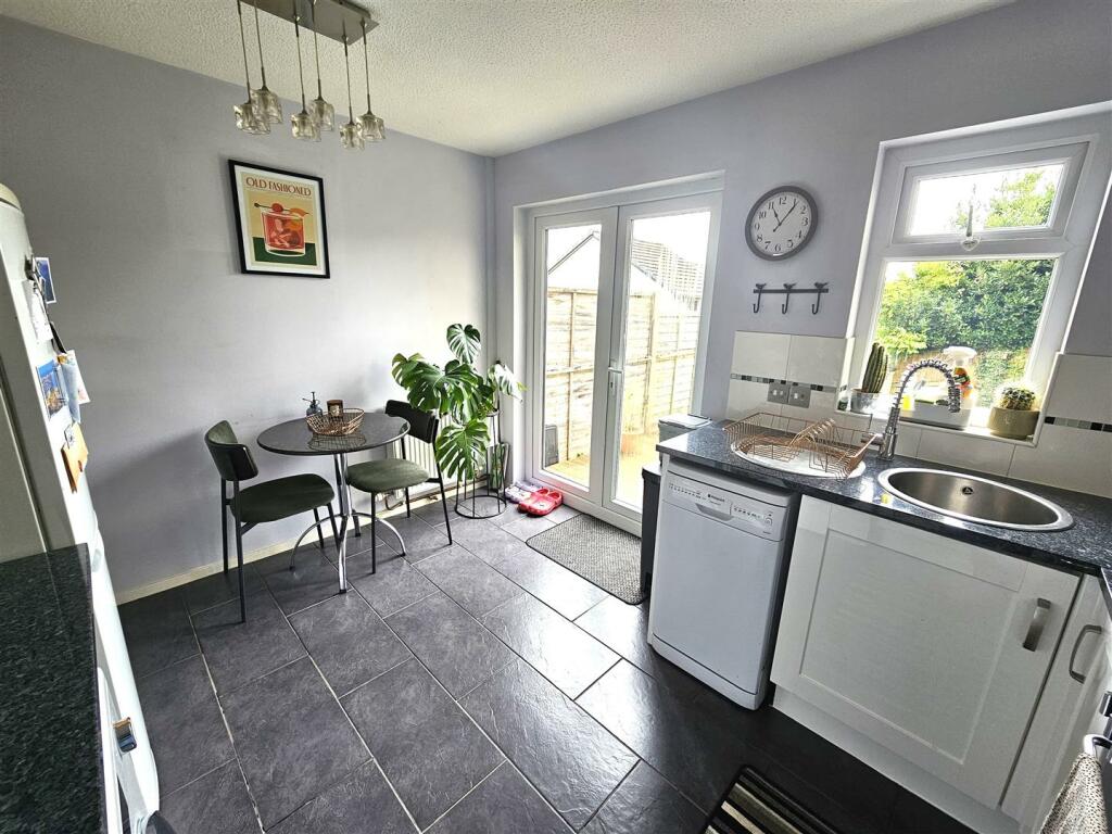 Kitchen (3).jpg