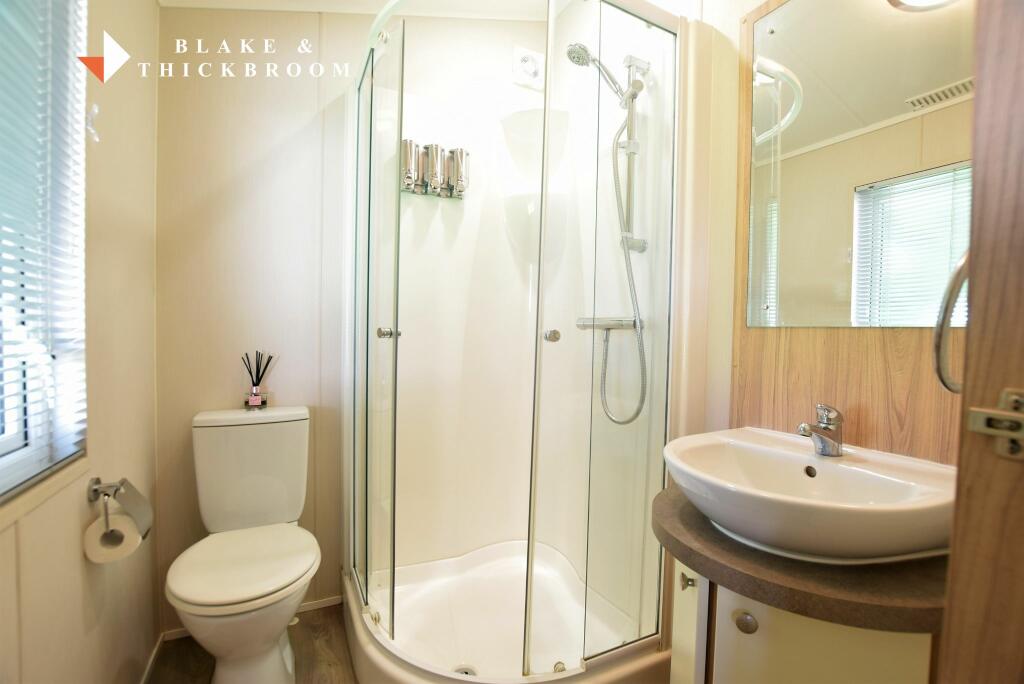 EN SUITE SHOWER ROOM