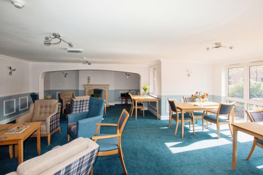 COMMUNAL LOUNGE