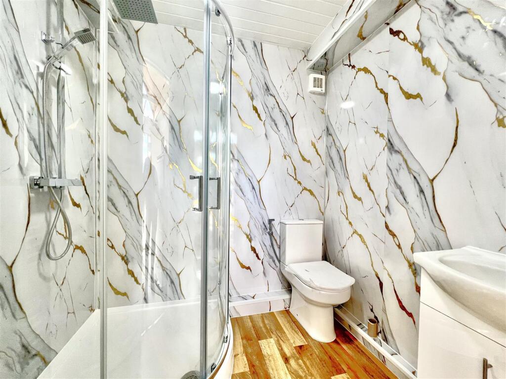Shower Room/ WC