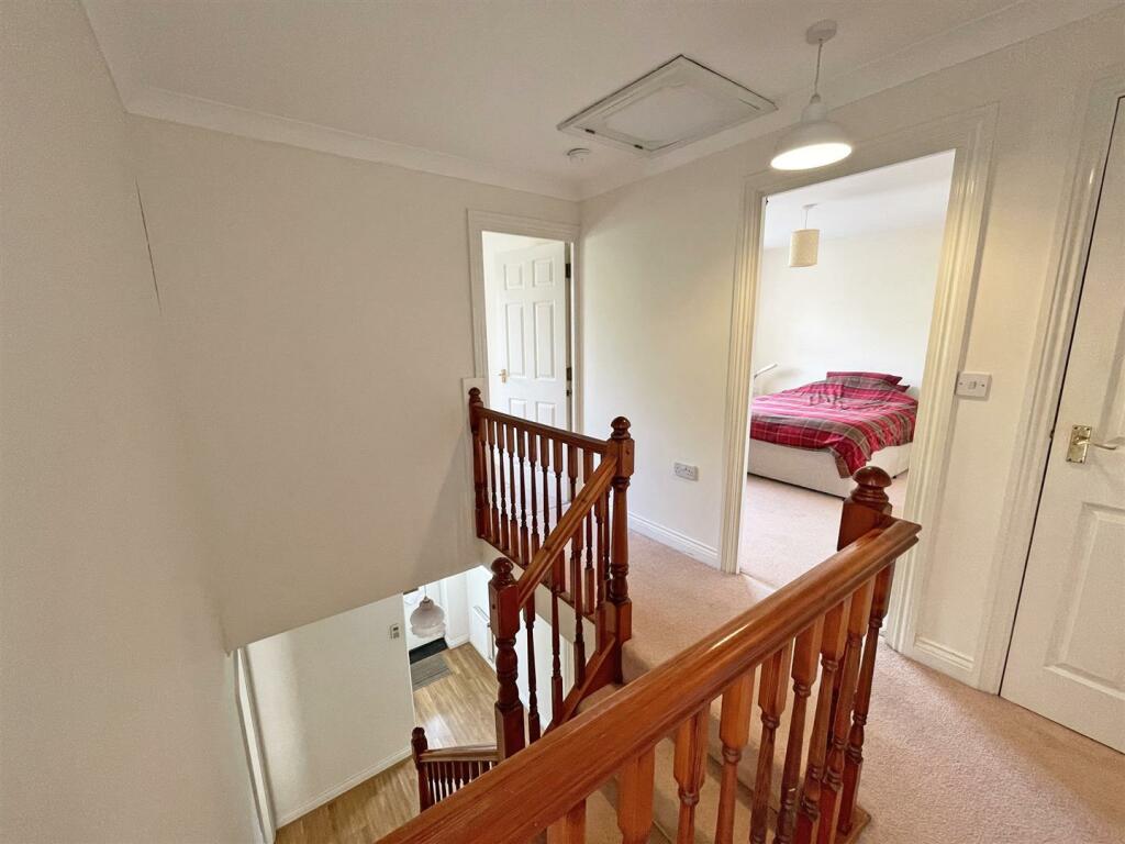 Aberdeen Avenue 67 - Landing.jpg
