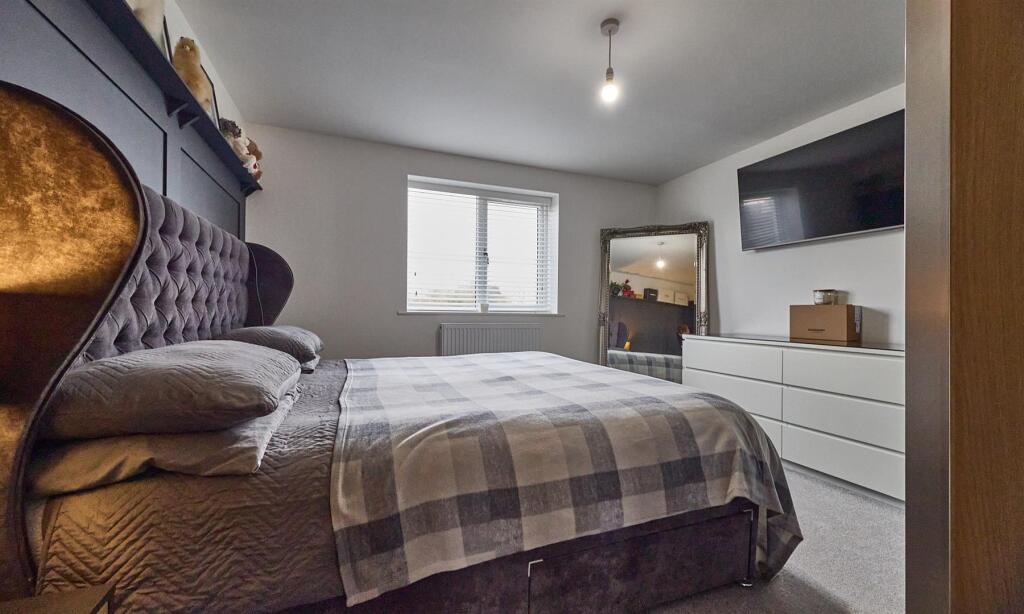 Master Bedroom To Front