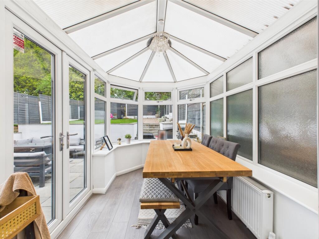 CAM03729G0-PR0054-STILL009