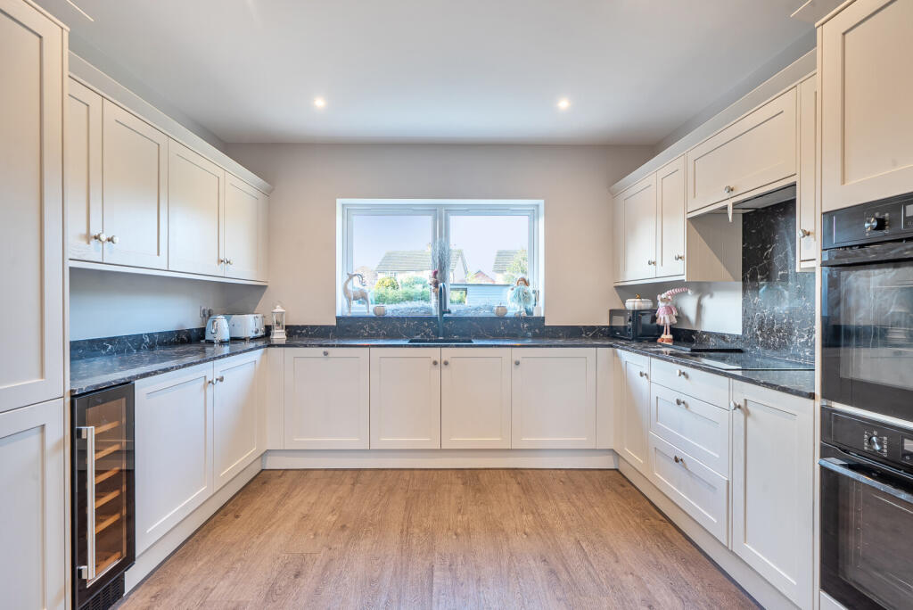 1385319-14-692eda...