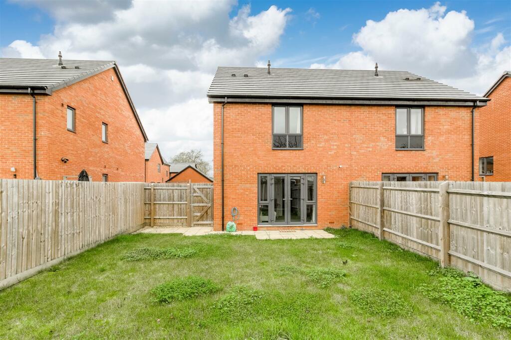 38 Sparrowdale Close, Grendon