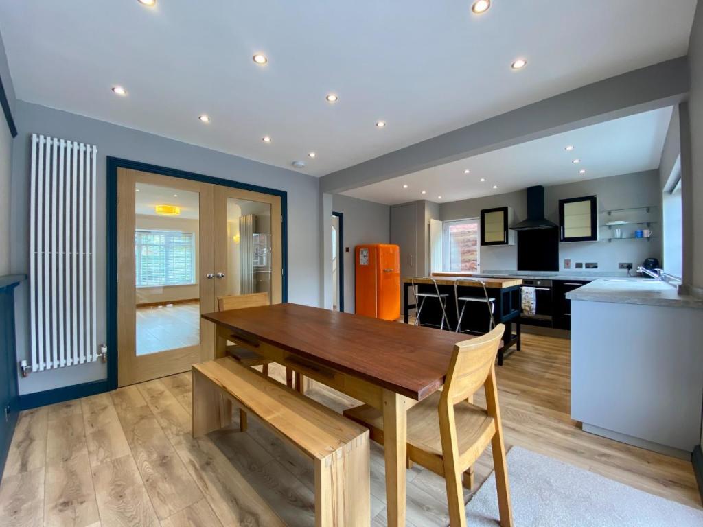 Kitchen Dining Area