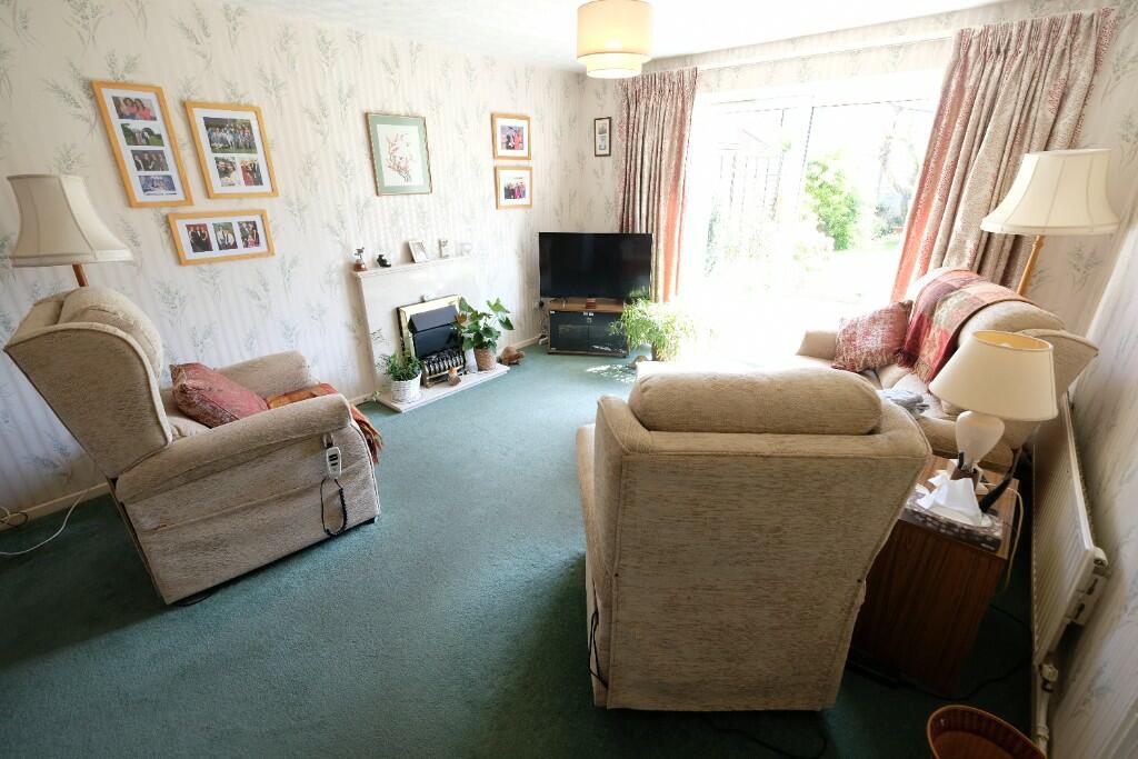 SITTING/DINING ROOM