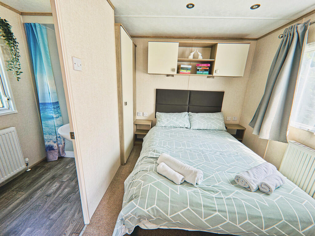 Rosa Bedroom 1