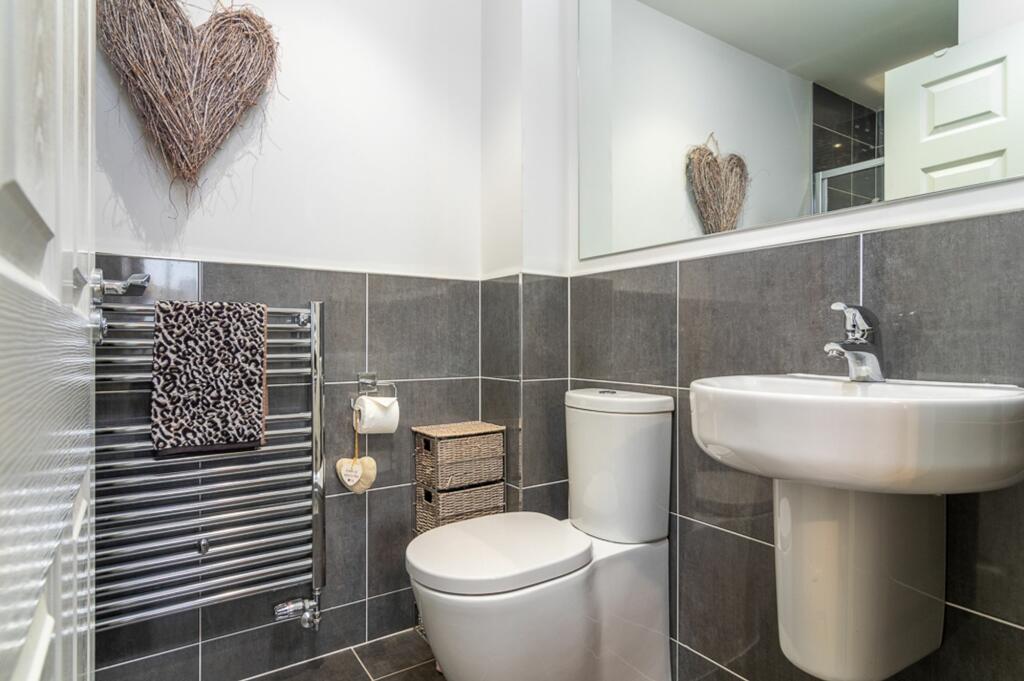 Bedroom 1 en-suite