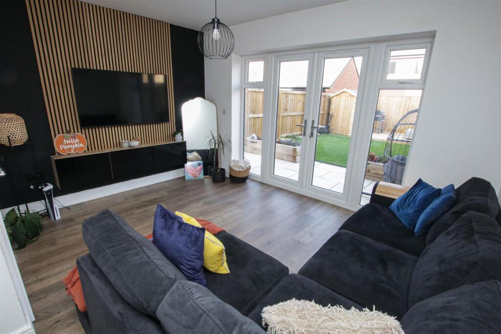OPEN PLAN LIVING &amp; DINING ROOM