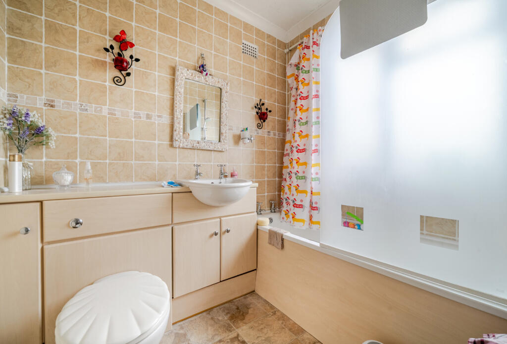 1375017-10-690ca1...