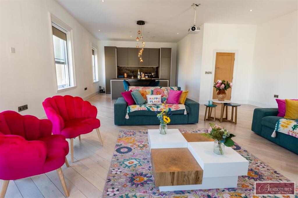 Open Plan Living Room/Kitchen