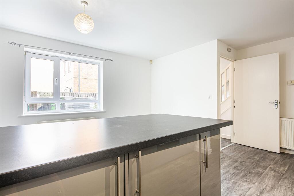 Kitchen breakfast bar