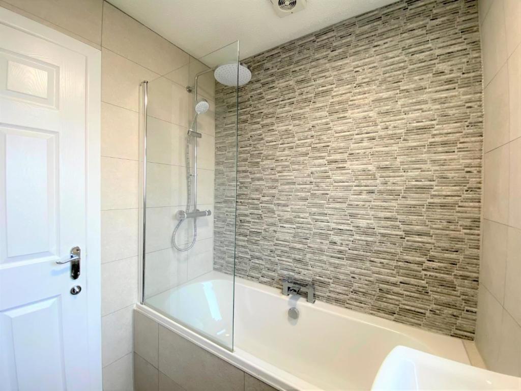Bathroom Aspect 2