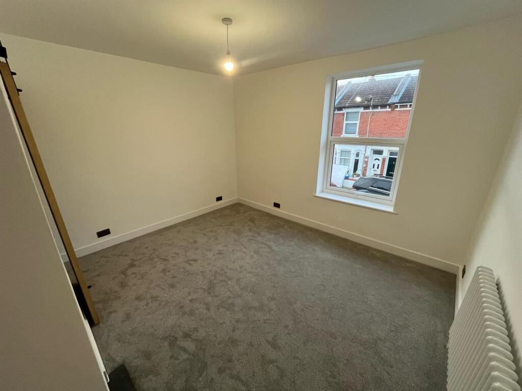 Bedroom 1 alt