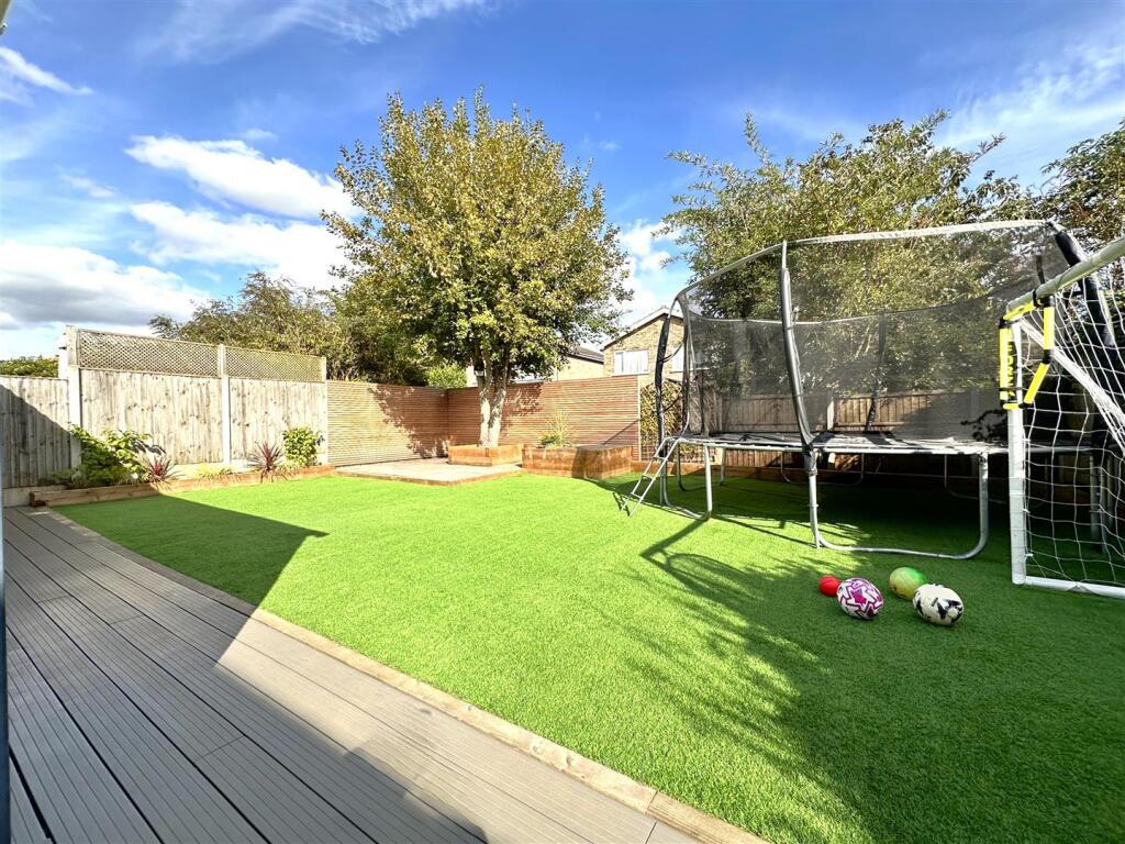 Lovely Rear Garden 323