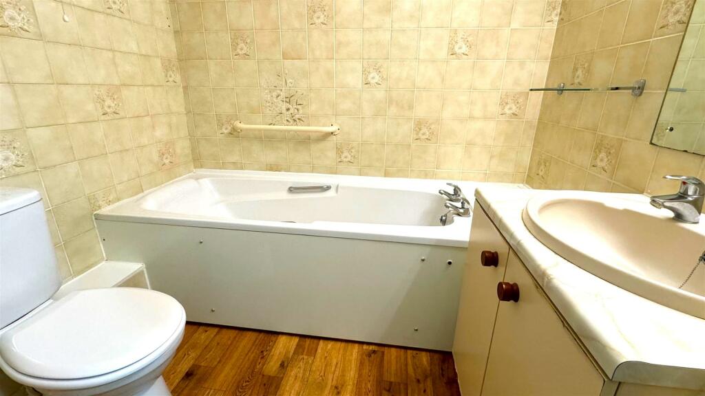 Bathroom.jpg