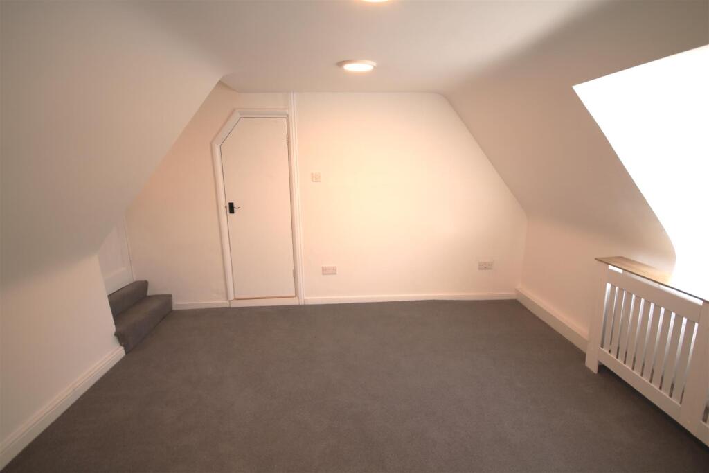 Bedroom 1b.JPG