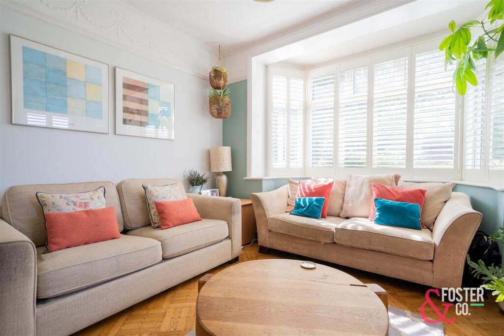 15 SURRENDEN CRESCENT FINSHED EDITS-11.JPG