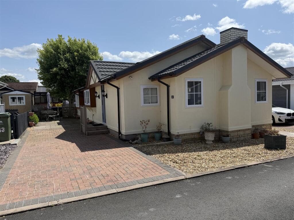 Vendors front photo.jpg