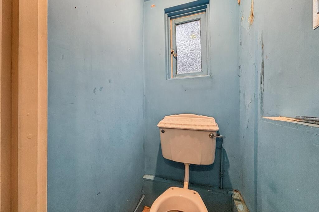 Flat B, 80 Charteris Road, Brent, London NW6 7EX