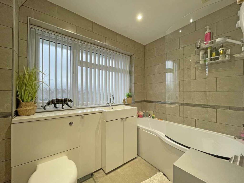 Chelson Gardens 29 Bathroom.jpg