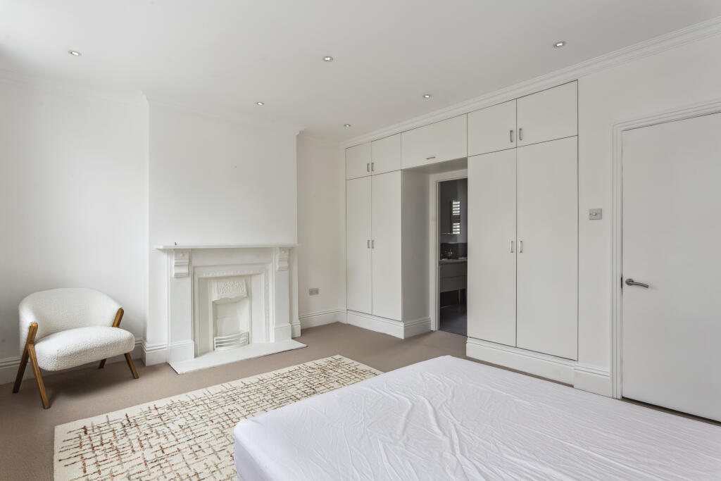 Bedroom01