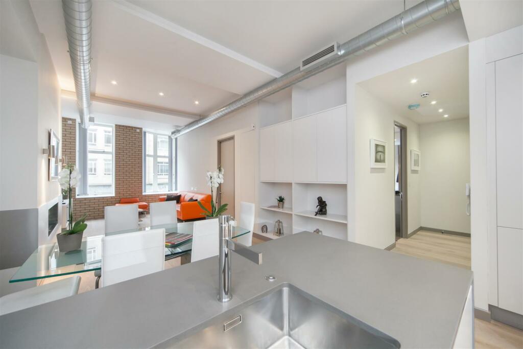 kitchen (2).jpg