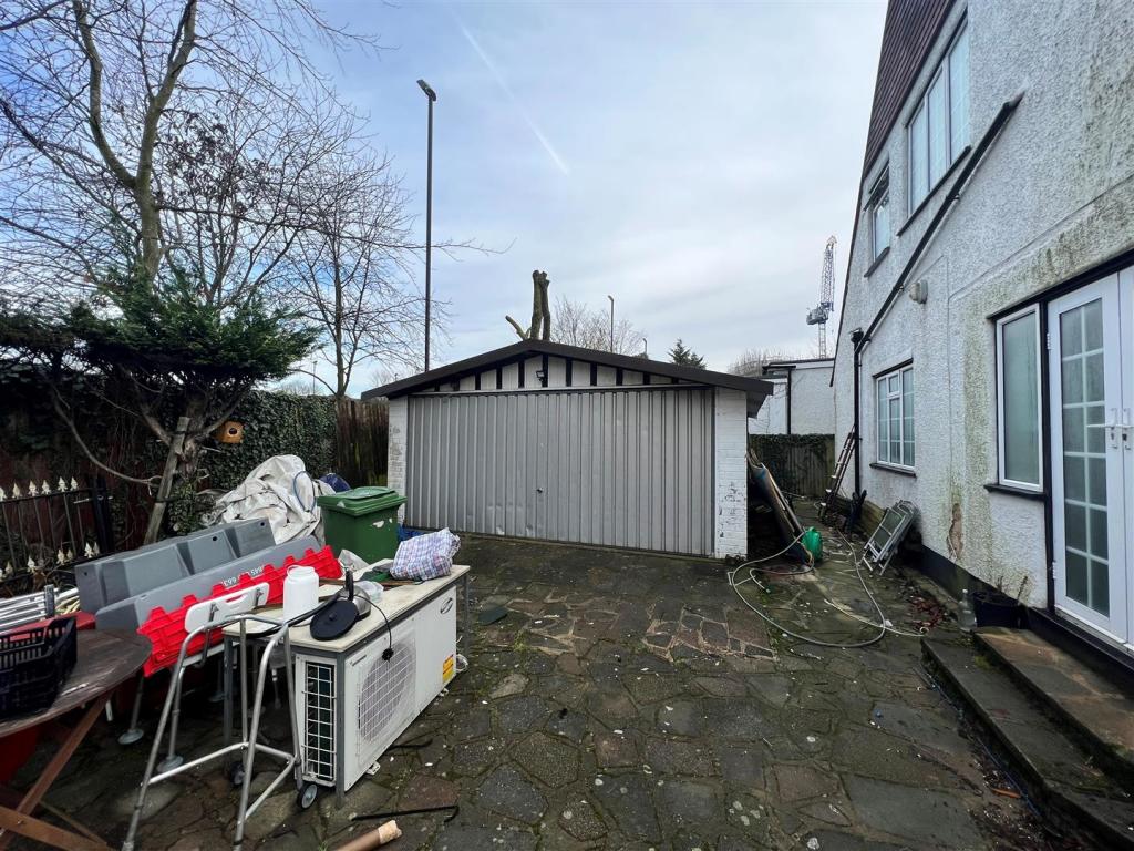 garage wide preston w.jpg