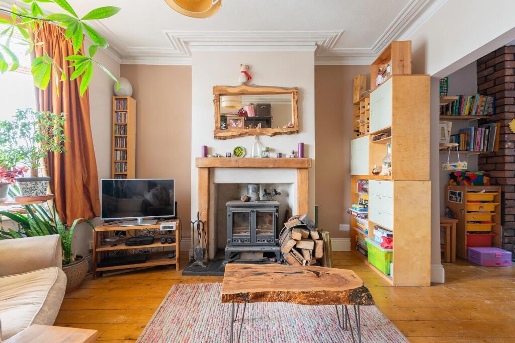 8D6RWH - Living Room B.jpg