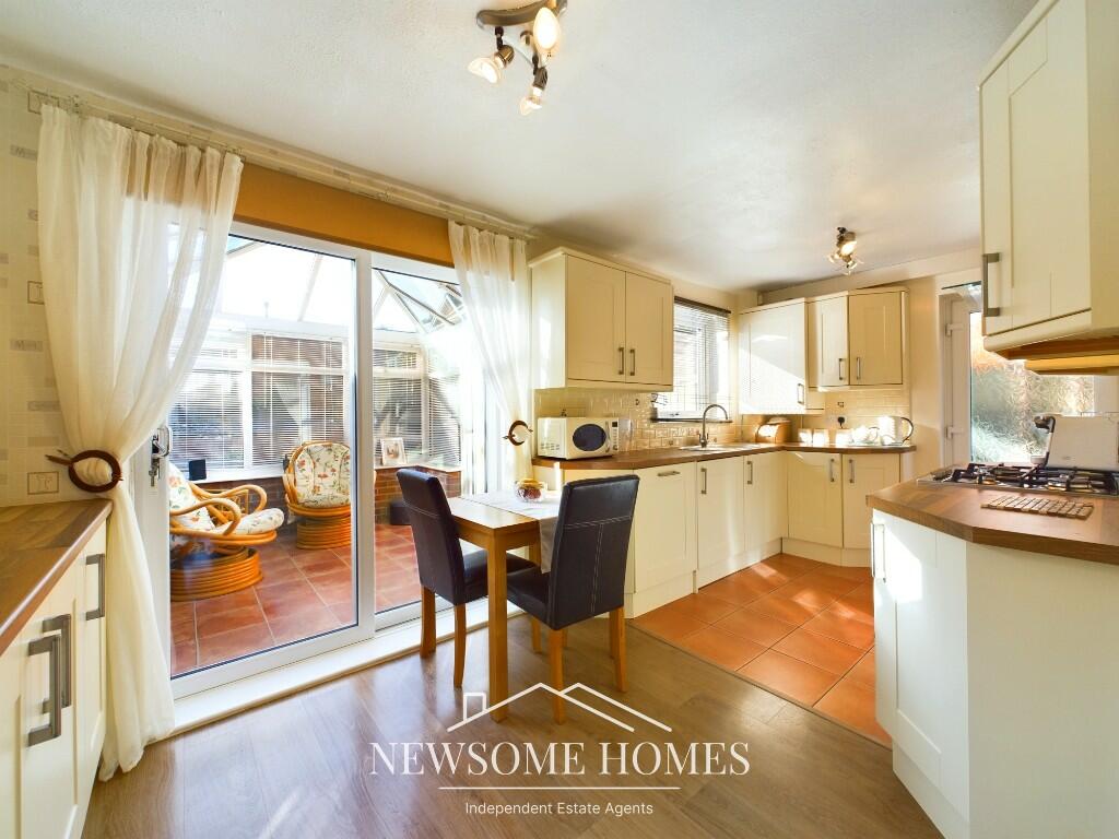 Kitchen/ Dining Room