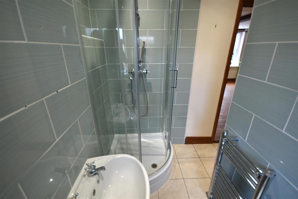 Shower room basin.JPG