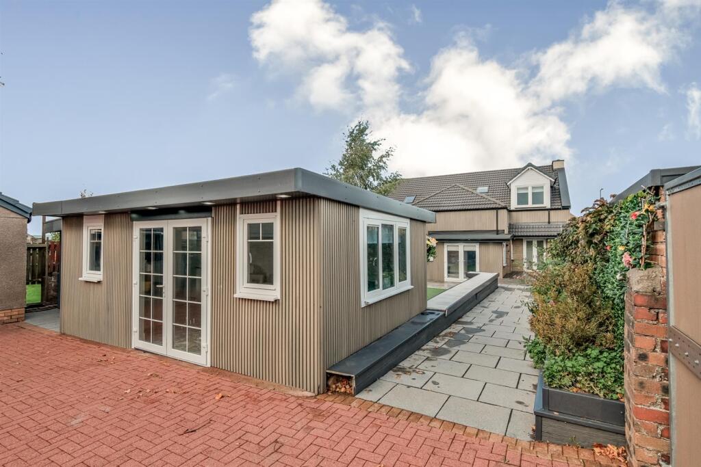 043-23 East Academy Street Wishaw, ML2 8BG.jpg