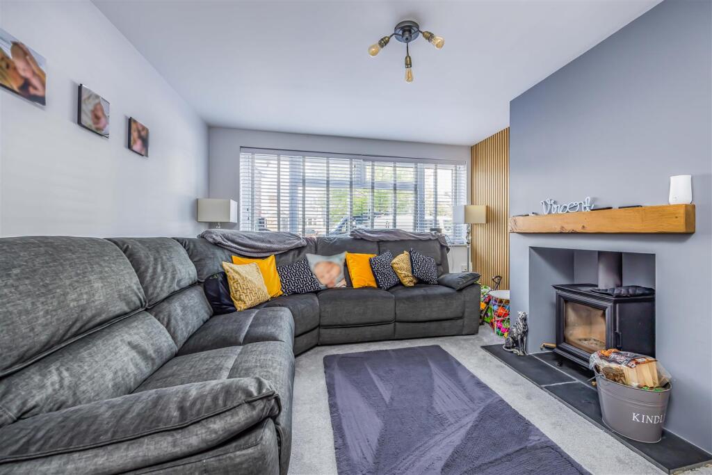 46 Kingscote Road, Waterlooville-Small-PorticoMark