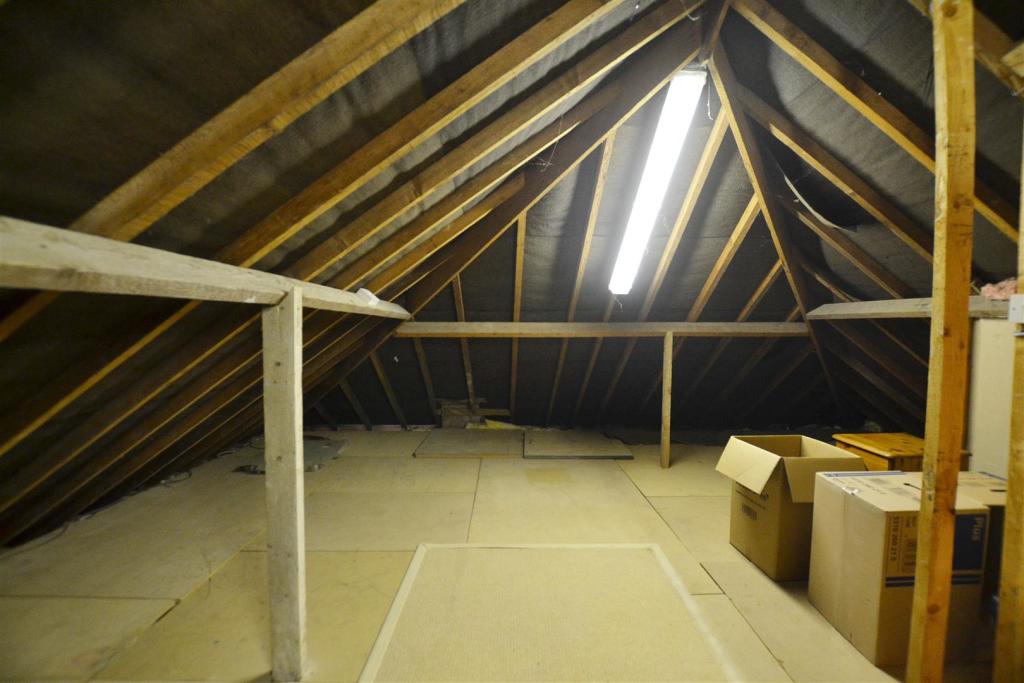 loft room..JPG
